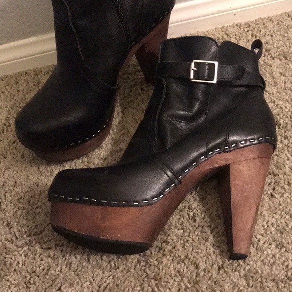 Shoes - Black leather ankle booties